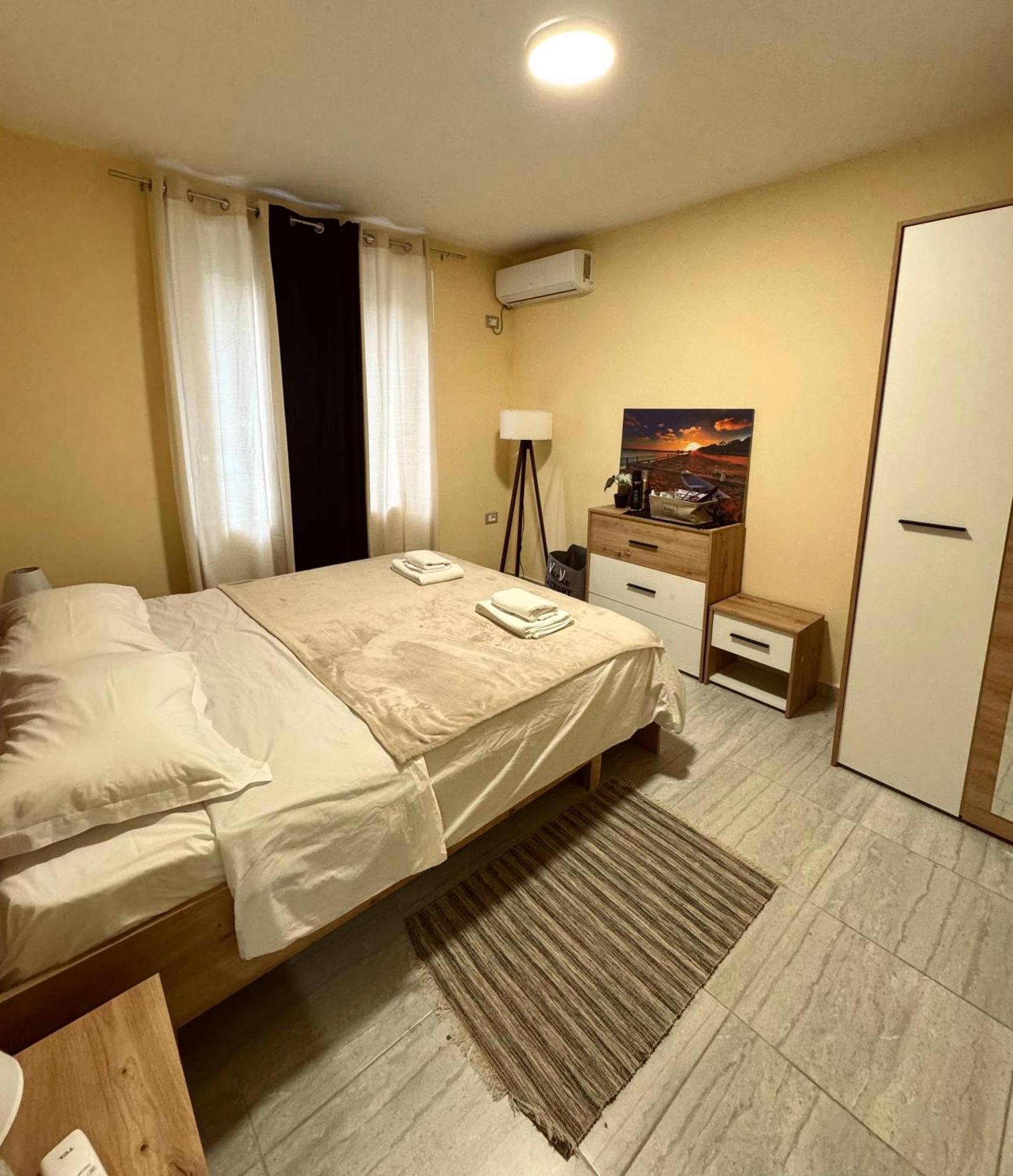 Urban Apartment In Blloku Tirana Exterior photo